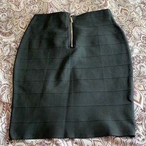 Black pencil skirt size large